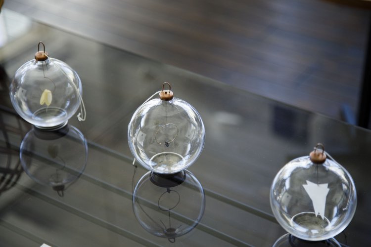 多摩美出身のガラス作家のオーナメント7500円。