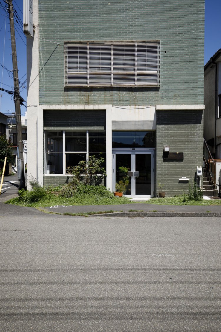 築50年のビル1階を、自身の手で改装。