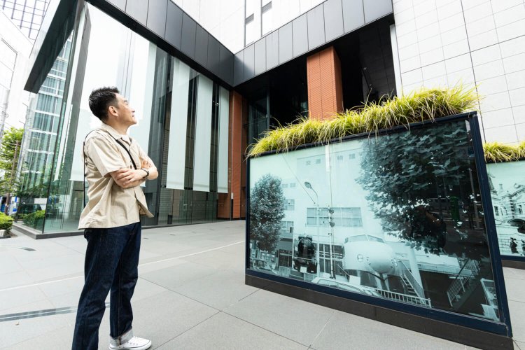 「この辺に交通博物館があったんですね、よく行きました。入り口にあった新幹線、今は大宮の鉄道博物館にいます」。