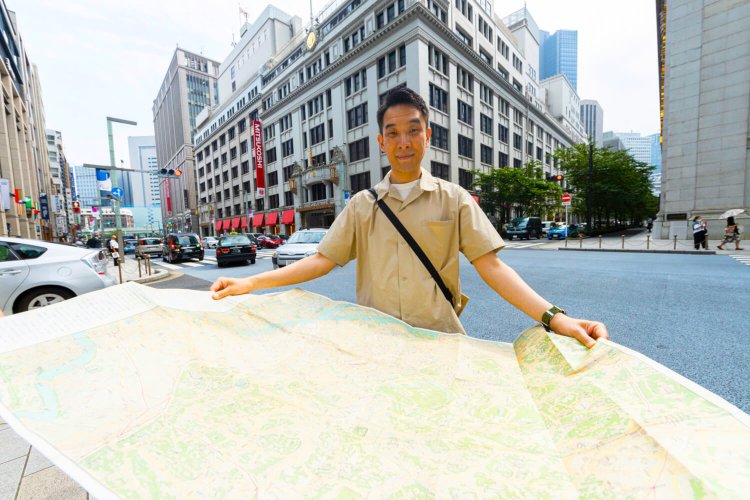 室町一丁目停留場はこの辺だったのかな？ もうその頃の名残は『三越』だけですねぇ。