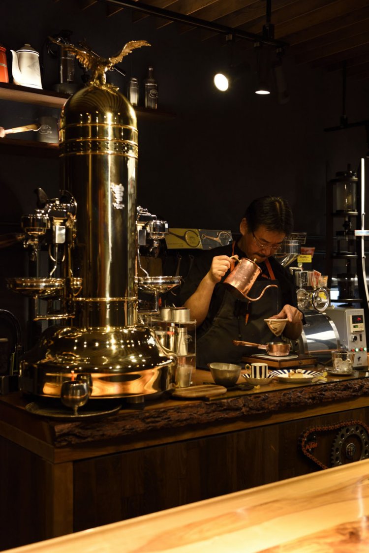 ネルドリップ800円は焼き菓子付き。