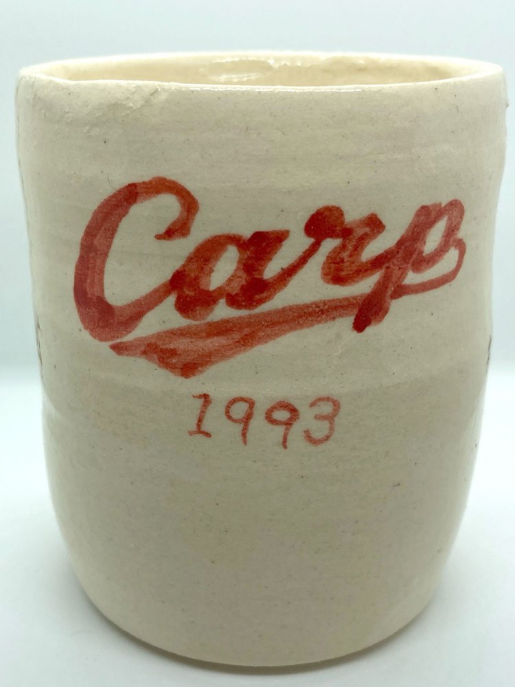 500ccは入ろうかという巨大湯呑み。手書きの文字が味わい深い