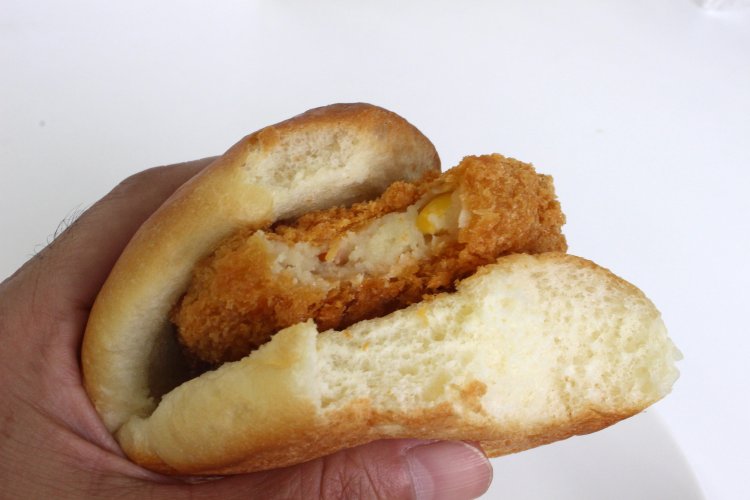 ベロッと突き出たパンのみの部分がまたうまい！