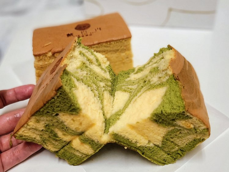 台湾カステラ（テイクアウト） 和三盆 902円、宇治抹茶 935円、黒糖胡桃 968円。