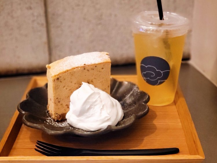 台湾カステラドリンクセット 黒糖胡桃 759円。