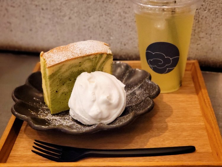 台湾カステラドリンクセット 宇治抹茶 759円。