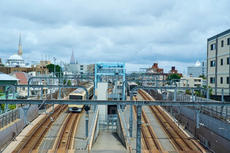 地下から地上へ駆け上がる様子が見られる電車ビュースポット。