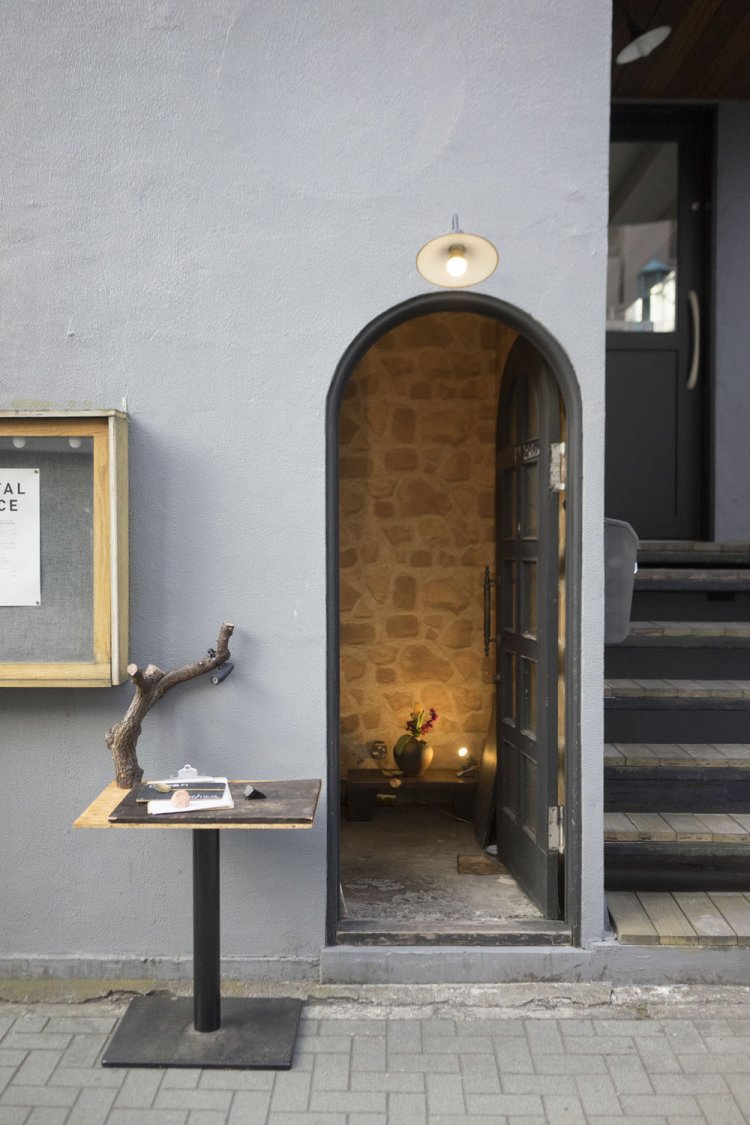 入り口に近付くと濃厚なスパイスの香りが漂ってくる。