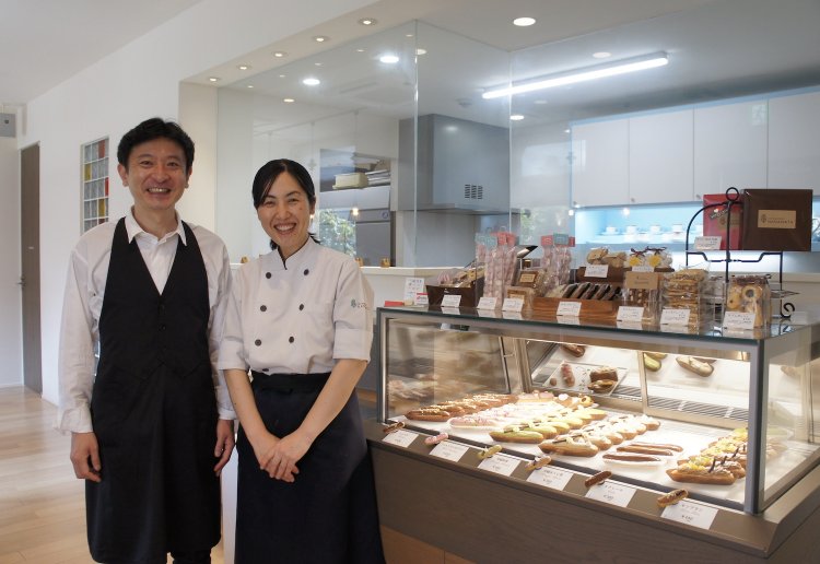 学芸員とパティシエである岡村夫妻。2人の良さが交差する店だ。