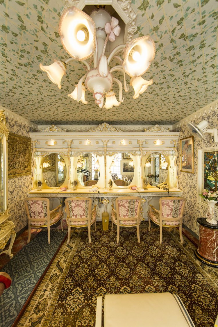 女湯にはラグジュアリーなパウダールームが。