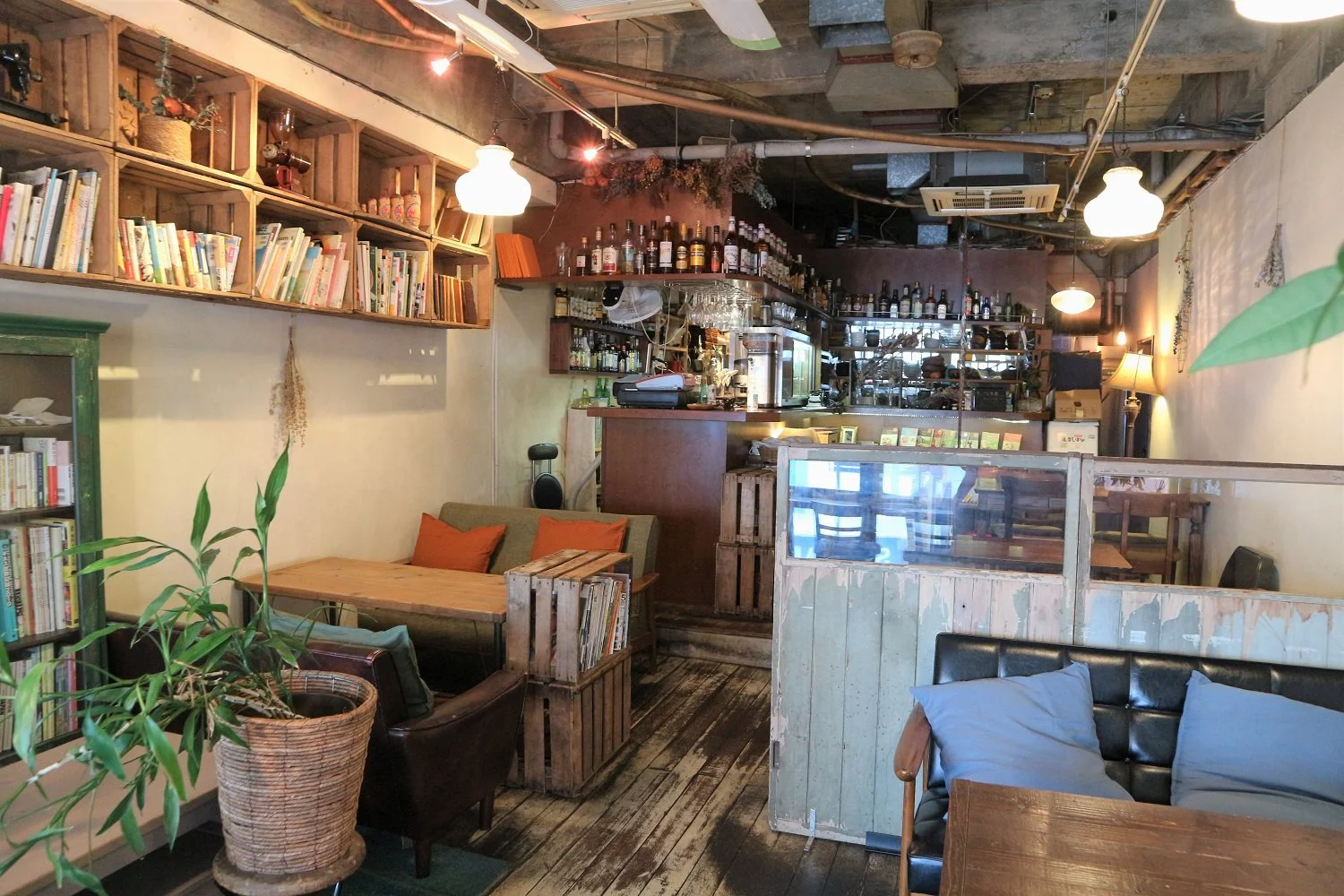 吉祥寺のカフェ Alley Cafe ビル一角 隠れ家のような空間で静かに心満たされていく さんたつ By 散歩の達人