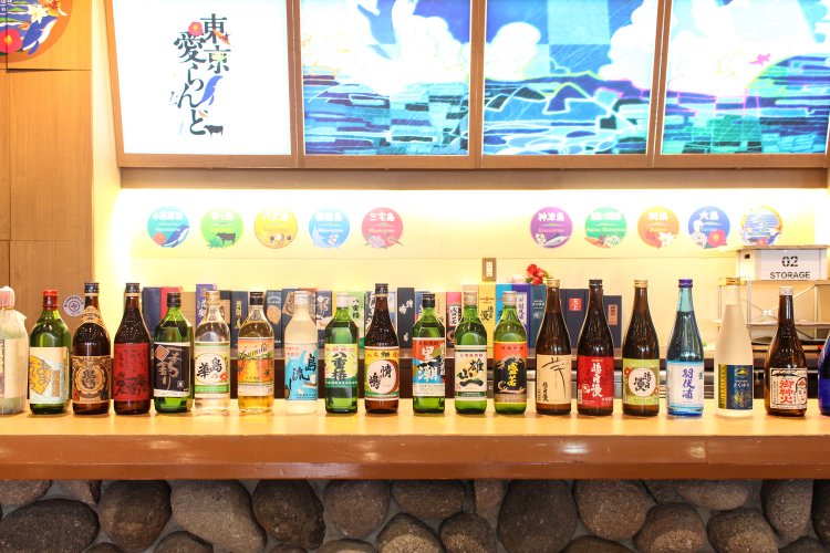 売り場に並んだ酒瓶にワクワク。