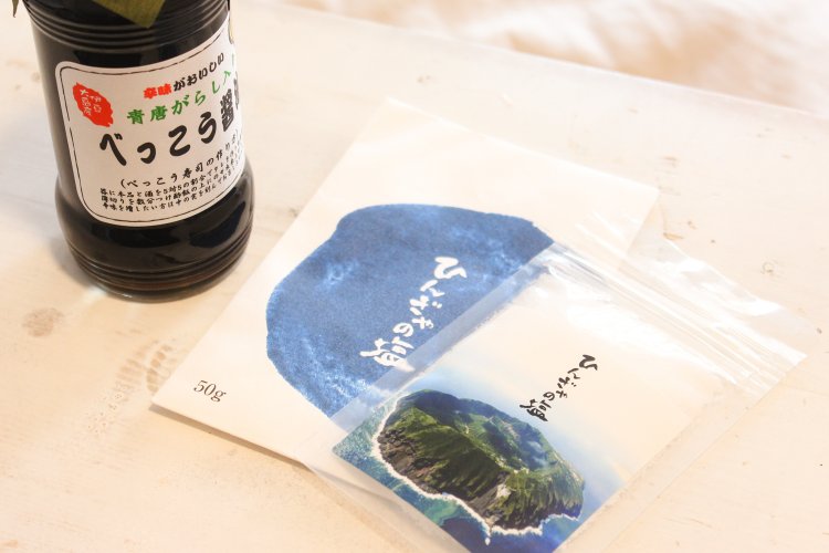 青唐辛子べっこう醤油　580円、ひんぎゃの塩（小）250円。