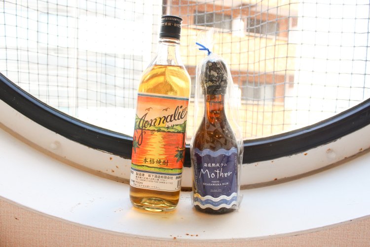 八丈島の本格麦焼酎ジョナリー、海底熟成ラムMother。