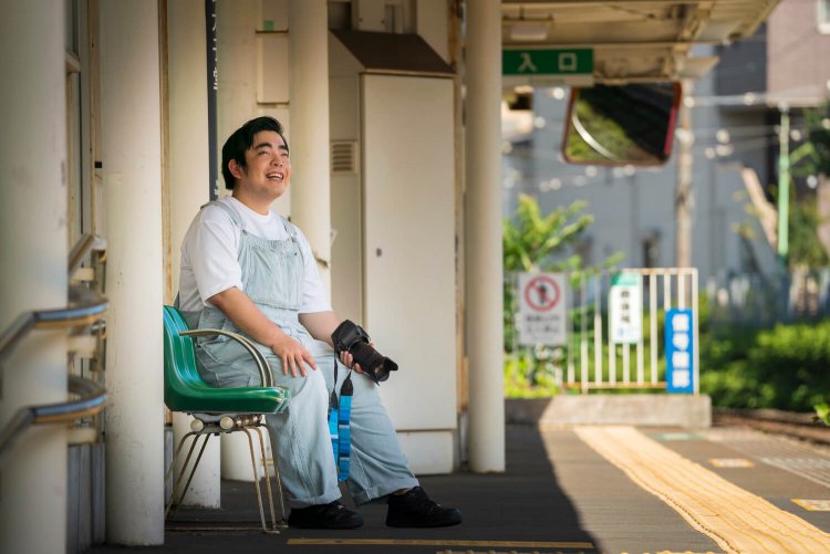 西太子堂のホームで。「入場券買って、半日ぐらいホームで電車の写真撮ることも」。