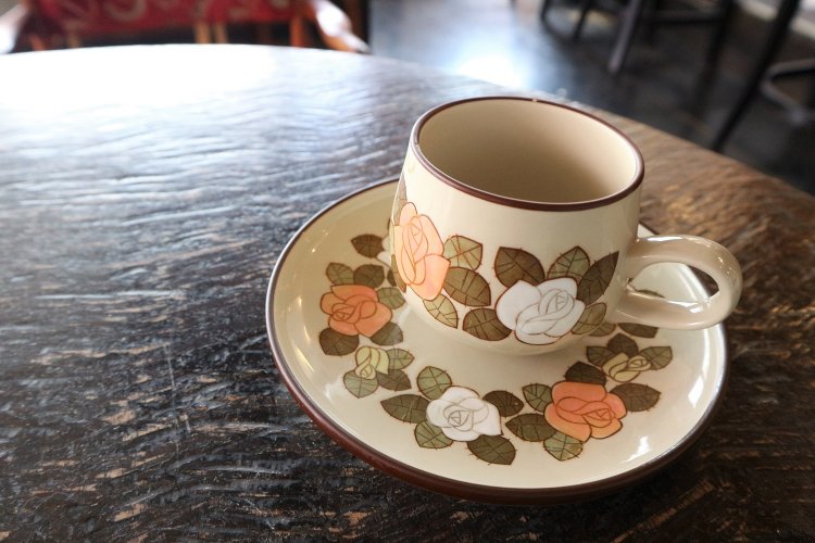 割れた部分は金継ぎをして、大切に使われている。