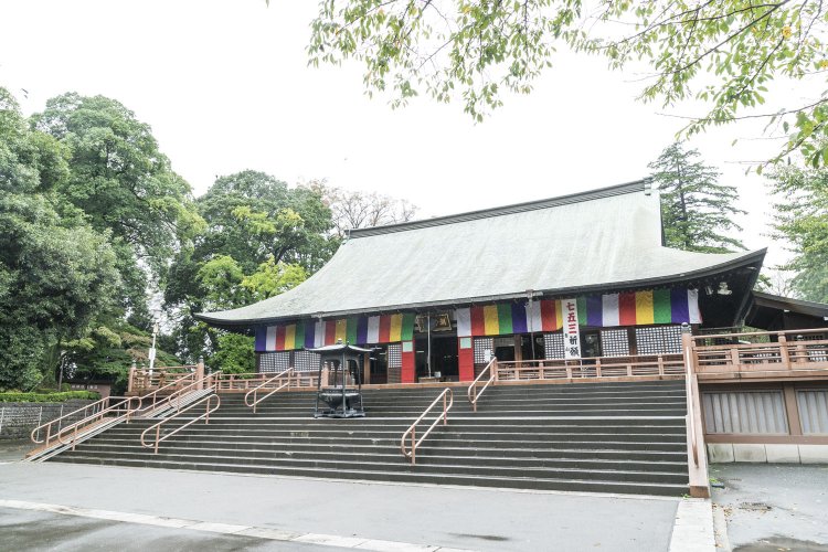 慈恵堂（本堂）は県指定有形文化財。