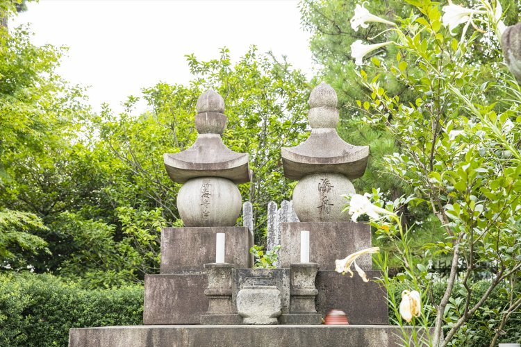 海舟の妻・民の墓は、戦後にこの地に改葬された。