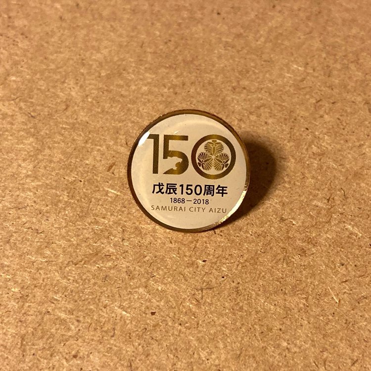 印刷面に樹脂コーティングがされたピンバッジ