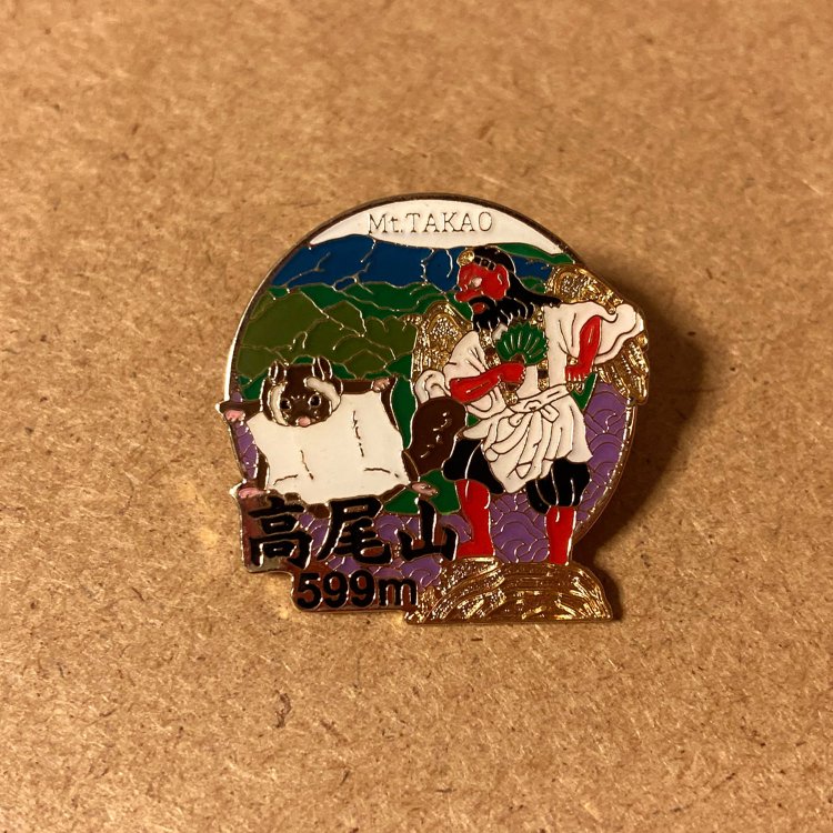 高尾山に天狗とムササビがあしらわれ、小さな面積に情報が山盛りである