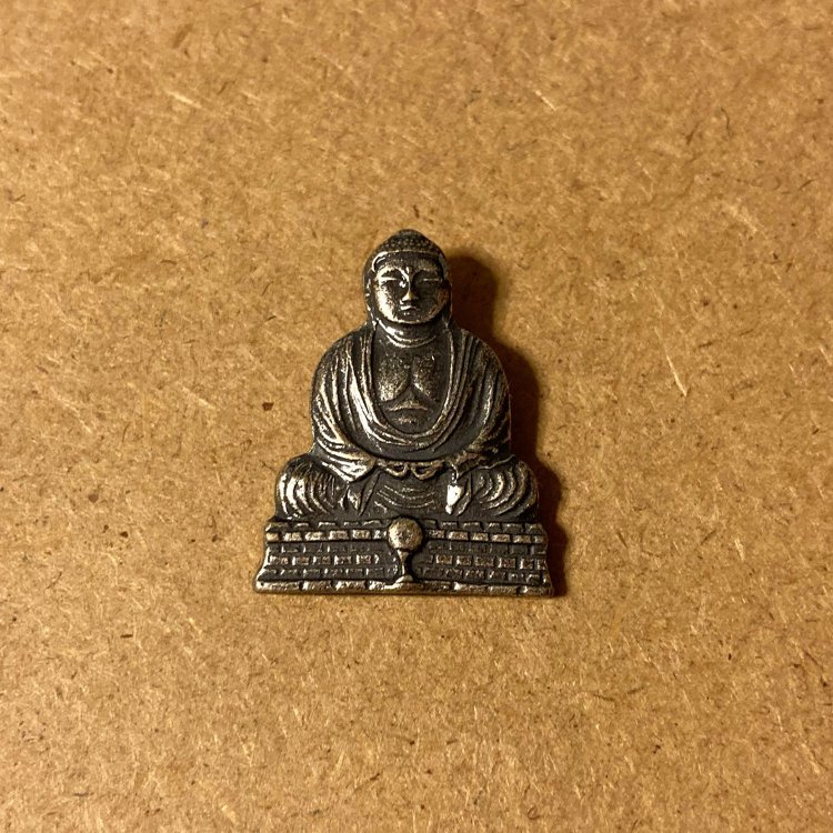 鎌倉大仏ピンバッジ。ある意味鎌倉のキャラクターと言ってもいいだろう