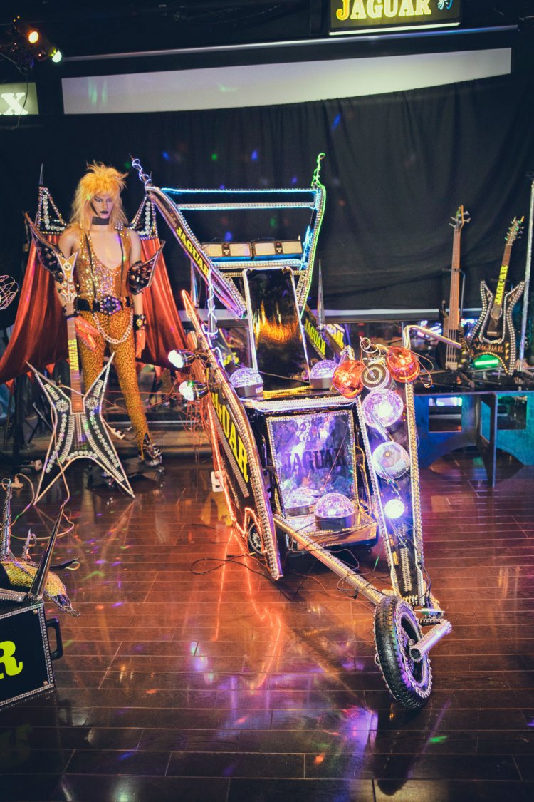 月にも行けるジャガーバイク。上空で目撃！？