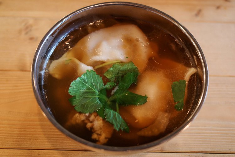 餛飩湯は朝の味噌汁的ポジションのほっこり味。。