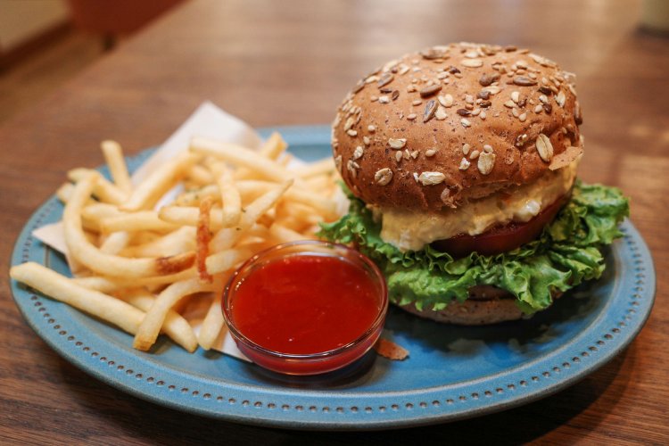 見た目からさっぱり感漂うソイハンバーガー。