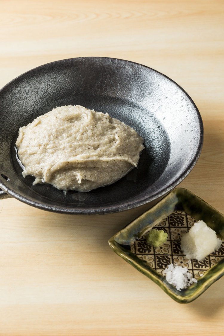 深い香りの手挽きそばがき1210円。