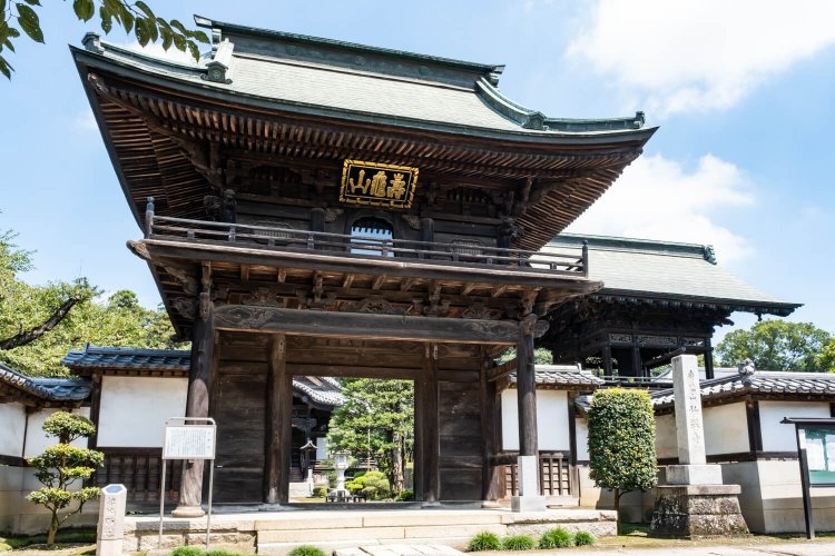 結城家18代の秀康が建立したと伝わる弘経寺（ぐぎょうじ）。