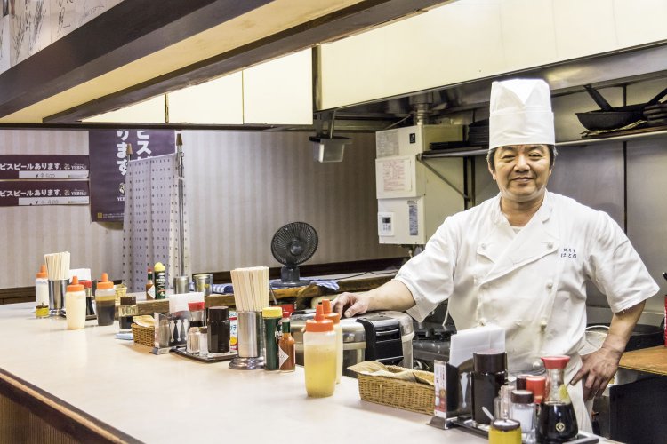 1963年創業で荻山一夫さんは2代目店主。