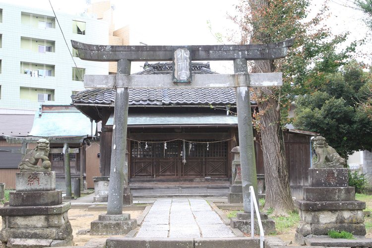 来迎寺が慶長14年（1609）に開山された際、その隣に水神社として祀られたという平潟神社。