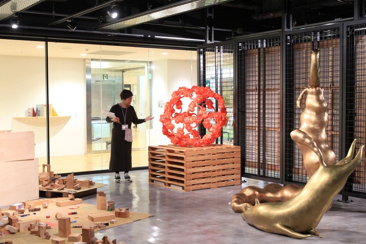 東京藝大オープンアーカイブでは作品2点を選び、スタッフが解説してくれるツアーも1日3回開催（11:00～・14:00～・15:00～）。