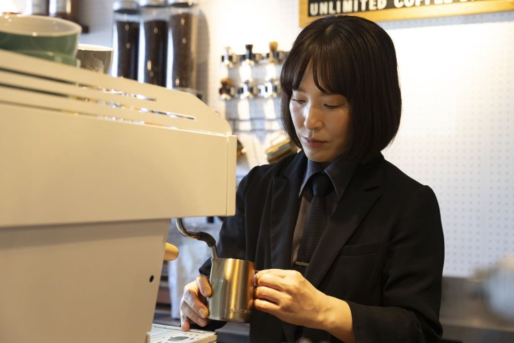 スチーム中の濃縮ミルクは、バリスタの大会などでは使われるが一般店舗では珍しい。