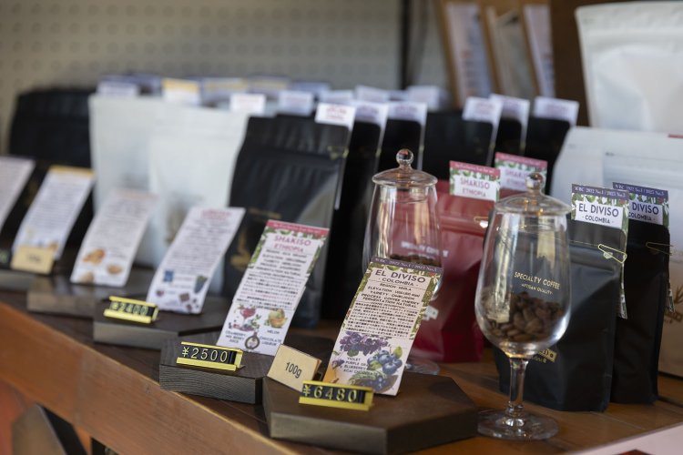 焙煎豆は常時10種類ほど。