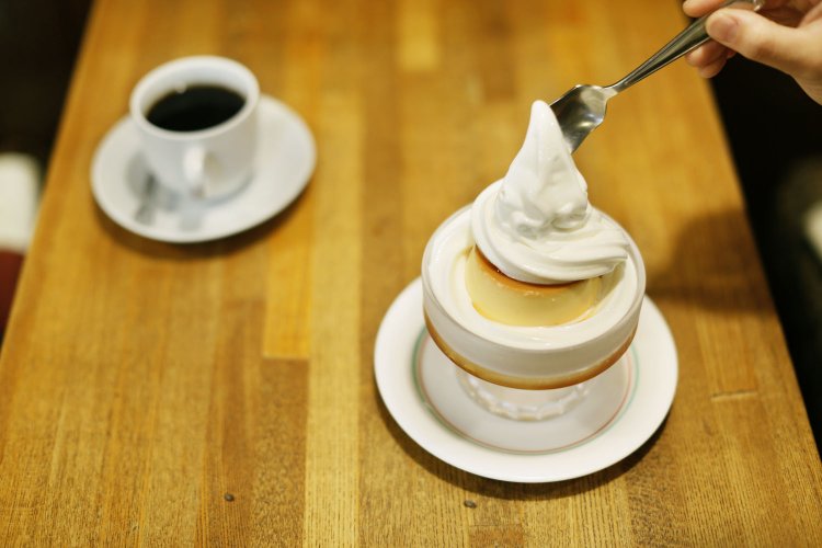 自家製プリンを使ったソフト巻きプリン550円は1日12食限定。