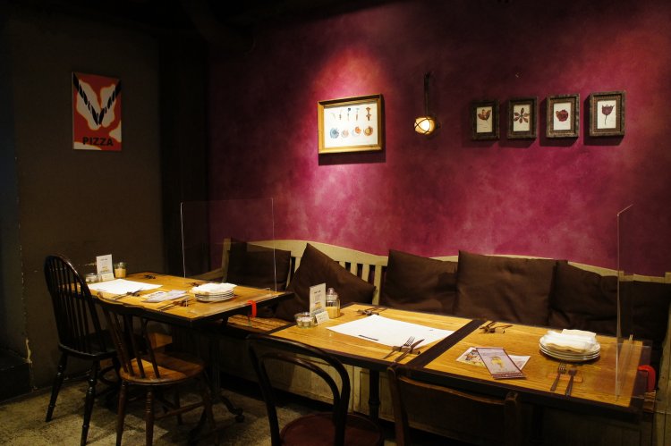 居心地の良い店奥客席。オープンエリアもあり、子連れのママにも入りやすい。