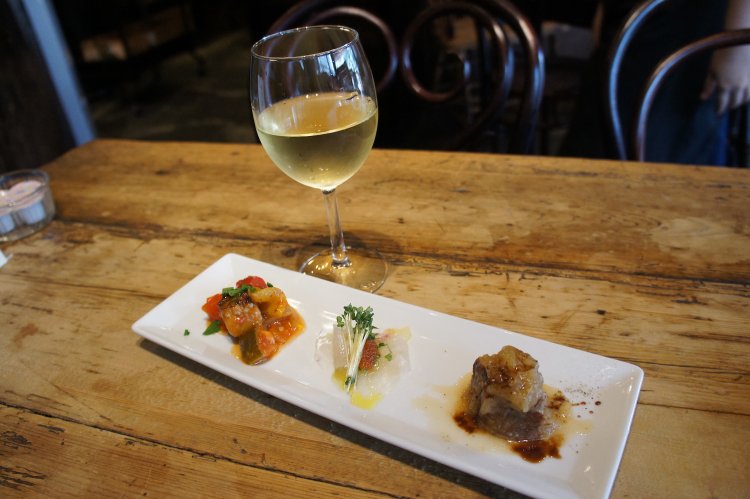 ファーストドリンクはノンアルコールシャンパン。前菜３品とともに。