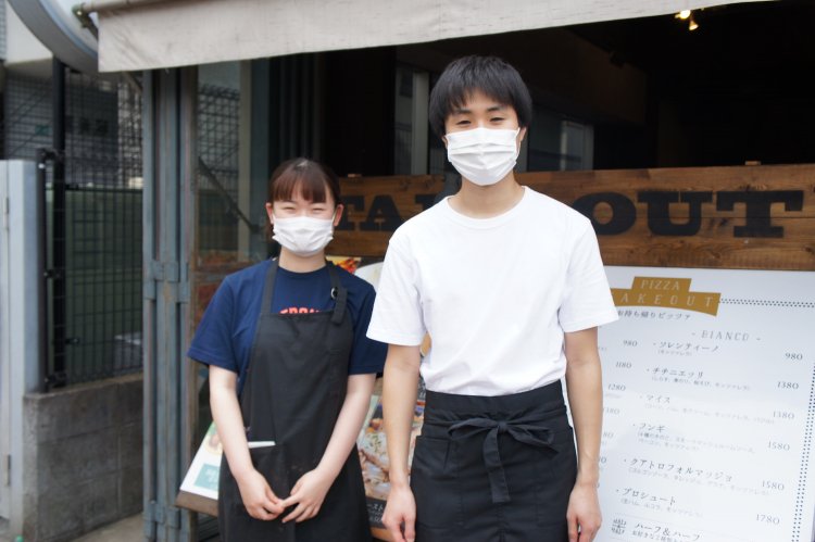 気配り抜群の店長の接客を受け継ぐ新進気鋭のスタッフたち。