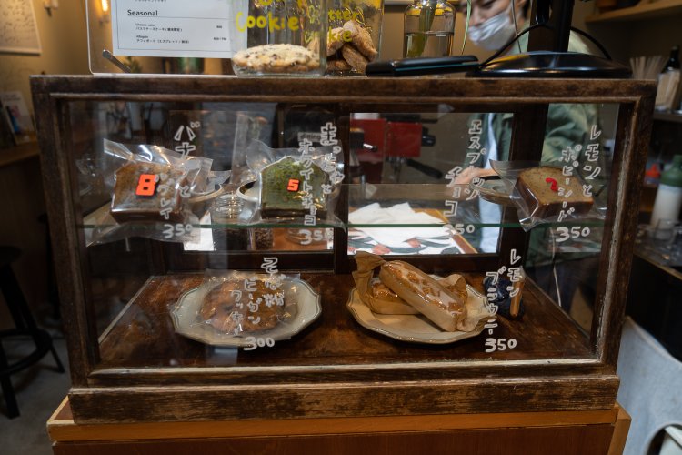 焼き菓子は自家製。レモンブラウニーが人気だ。