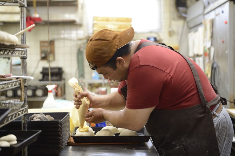 都内の有名な店で修業後、家業を継いだ清水裕史さん。