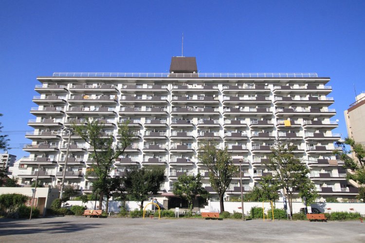 牡丹町公園と古石場川親水公園に囲まれ、水と緑を身近に感じられる「門前仲町東豊エステート」。