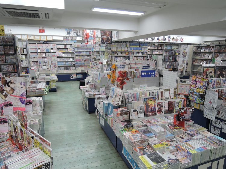3階は漫画専門フロア。ぜいたくな広さに3万冊以上。