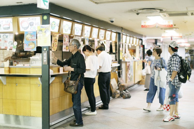 自家製麺のうどんコーナーも併設。