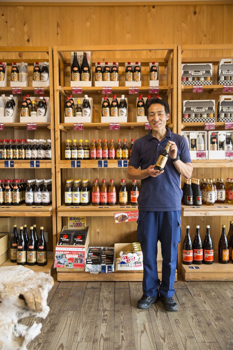 店自慢のこの醤油を使います。