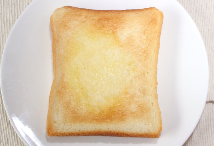 なんの変哲もないバタートーストがえらくうまい。
