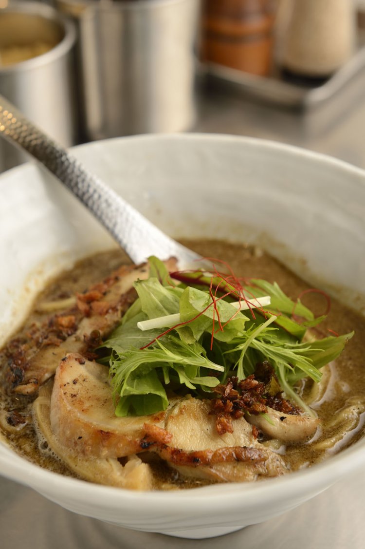 グリーンカレーソバ、トムヤムクンソバ各1030円、新作マレーシア風ラクサソバ1080円も登場、空前の美味ナリ。