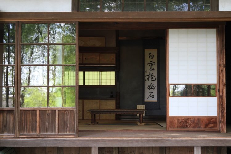 ハケの道沿いには、東京帝国大学で西洋古代史の教鞭をとった村川堅固の別荘地も。