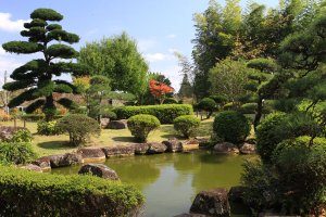 あけぼの山農業公園の日本庭園