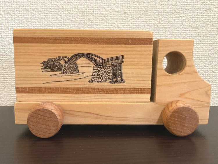 錦帯橋土産の右側面。こちらは普通だが……